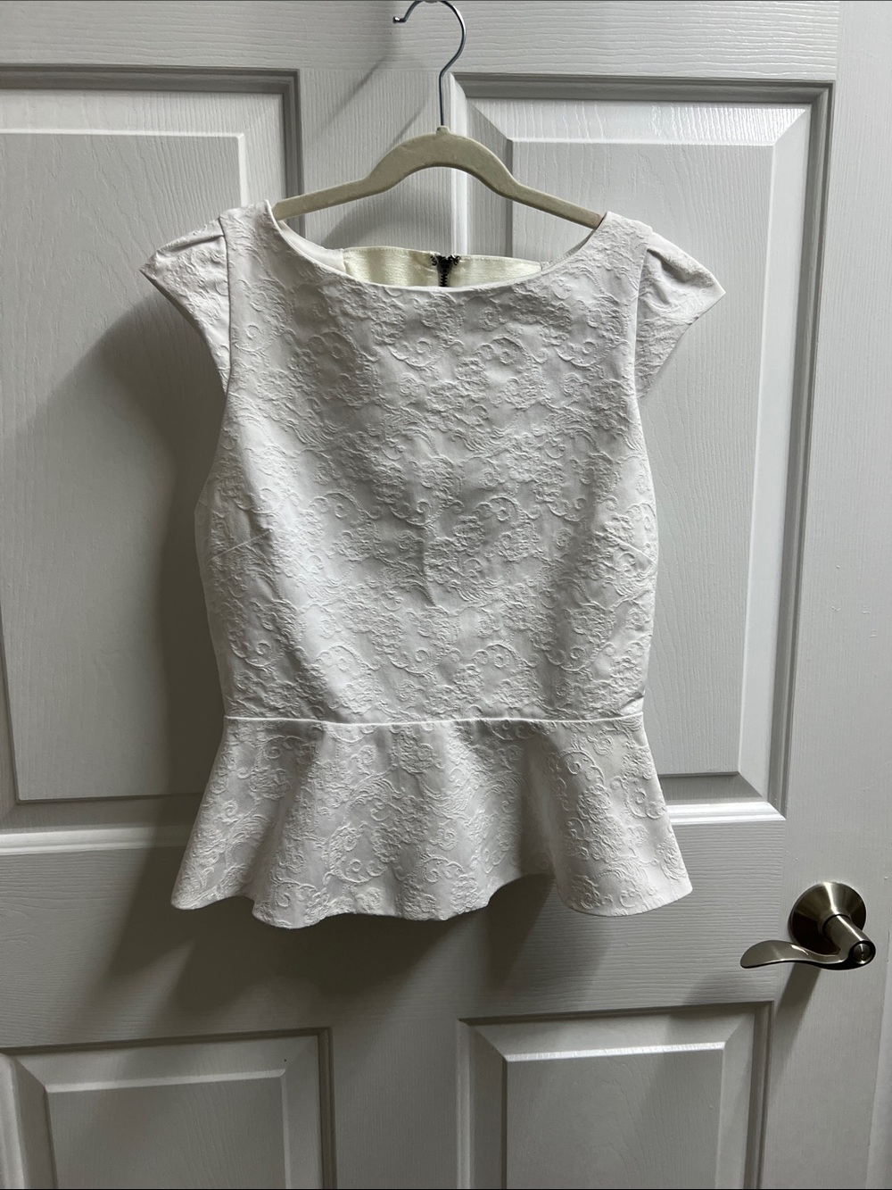Alice + Olivia White Textured Peplum Blouse top size XS